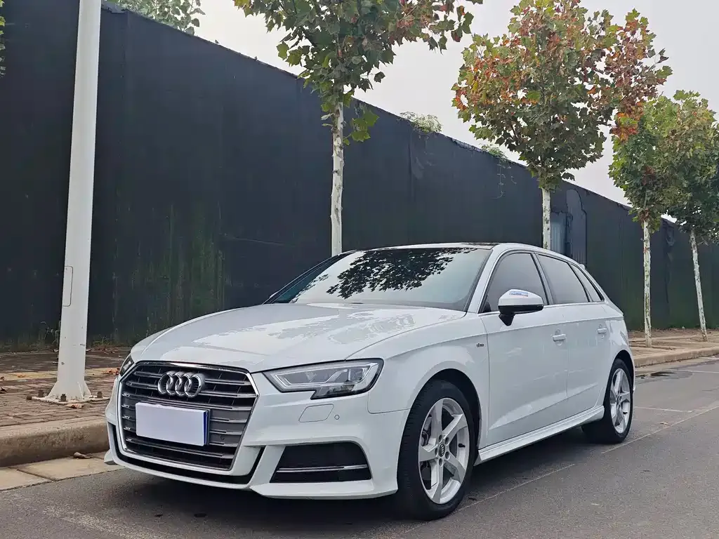 Audi A3 — фото 1