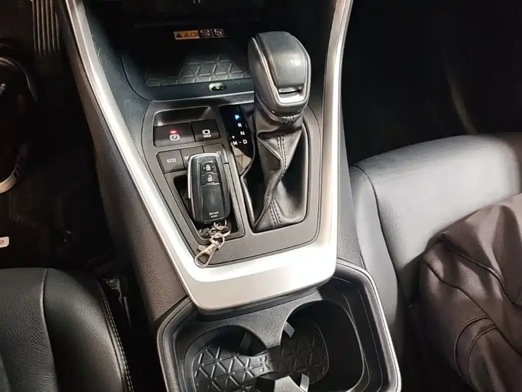 Toyota RAV4 — фото 3
