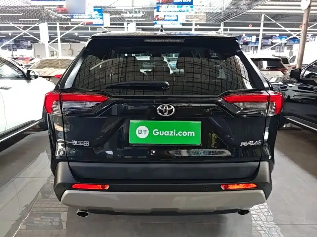 Toyota RAV4 — фото 8