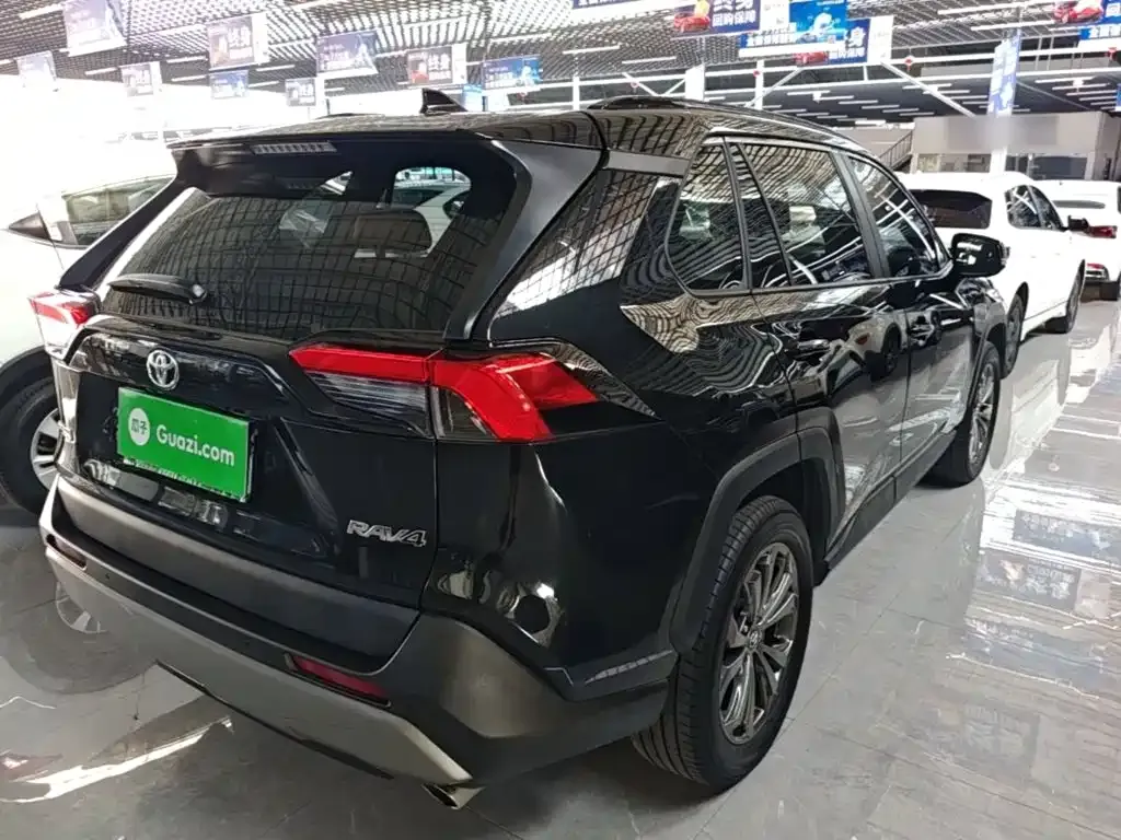 Toyota RAV4 — фото 5