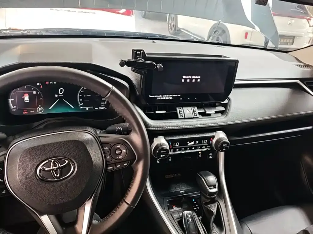 Toyota RAV4 — фото 2