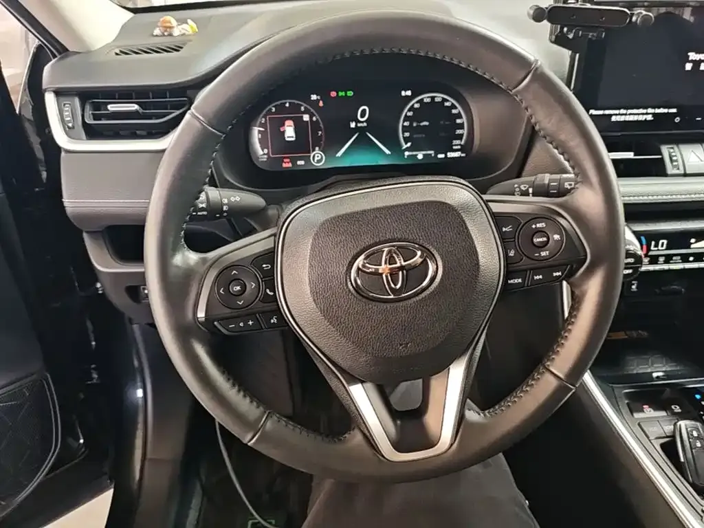 Toyota RAV4 — фото 7