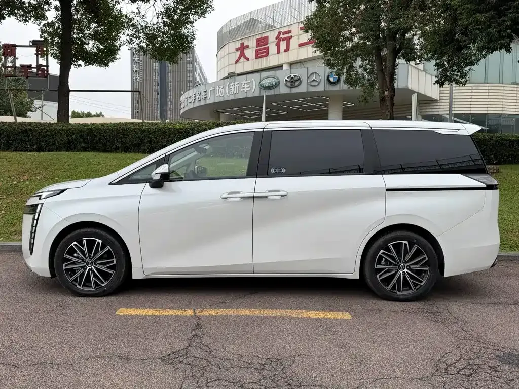 GAC Motor Trumpchi E8 — фото 10