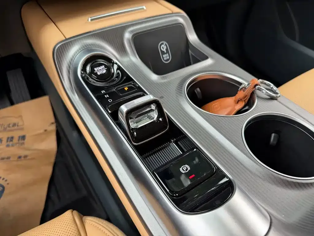 GAC Motor Trumpchi E8 — фото 4
