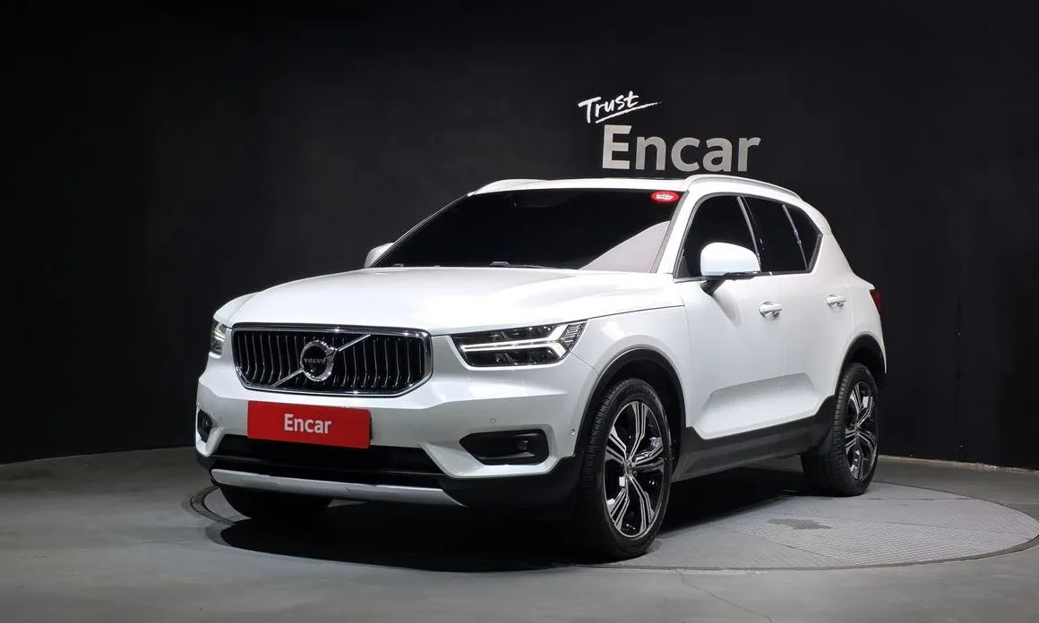 Volvo XC40 — фото 1