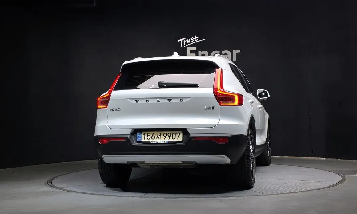 Volvo XC40 — фото 10