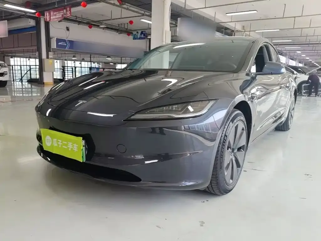 Tesla Model 3 — фото 1