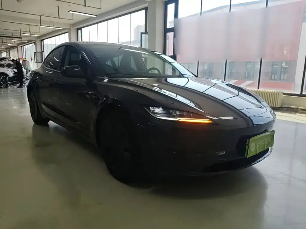 Tesla Model 3 — фото 5