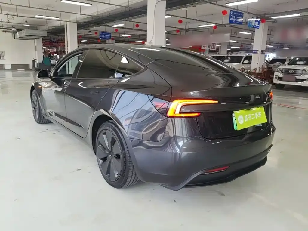 Tesla Model 3 — фото 9