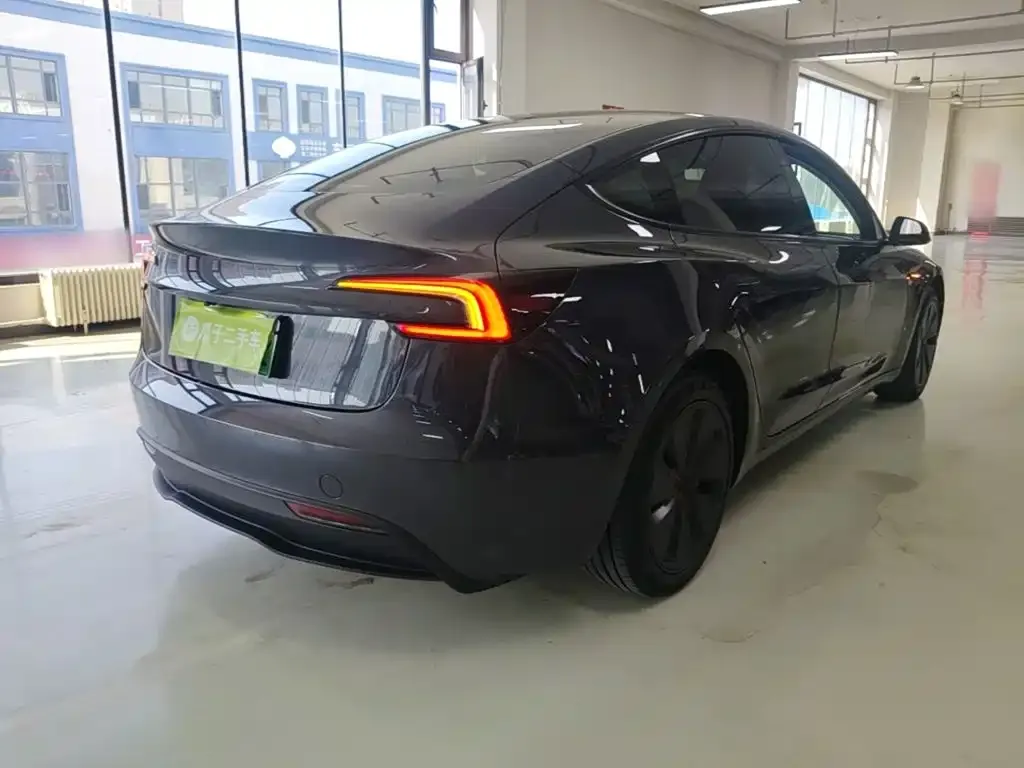 Tesla Model 3 — фото 6