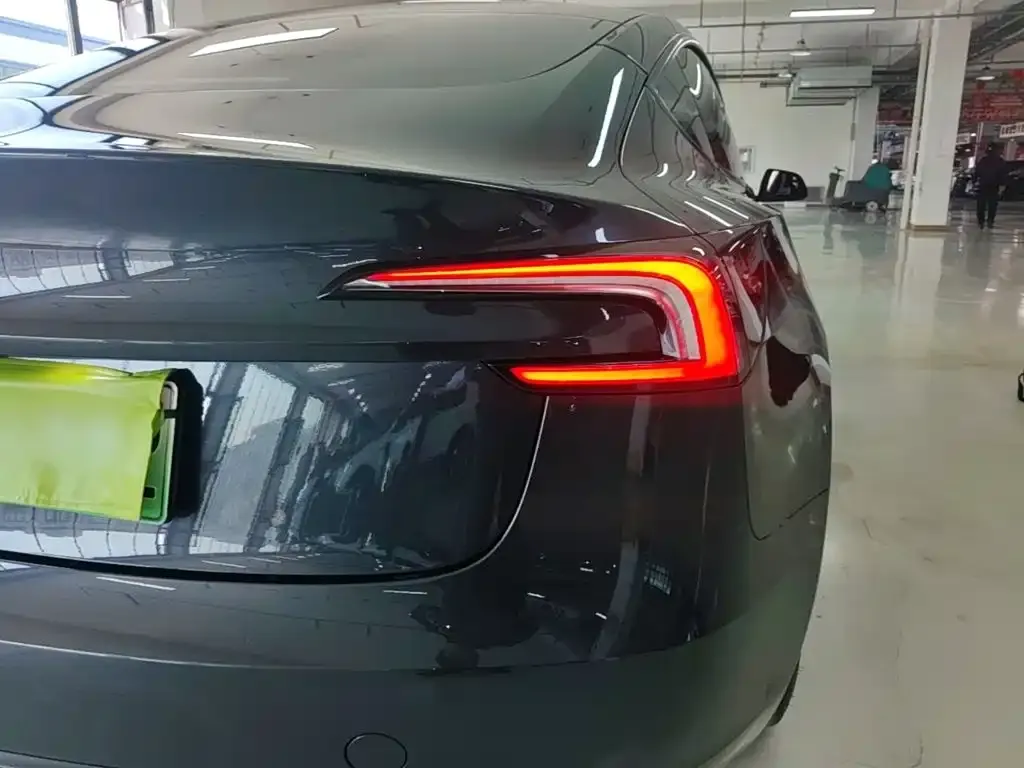 Tesla Model 3 — фото 4