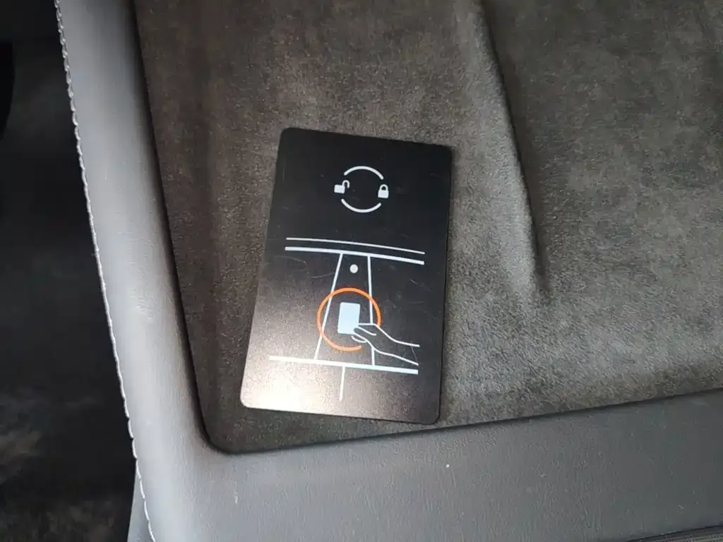 Tesla Model 3 — фото 3