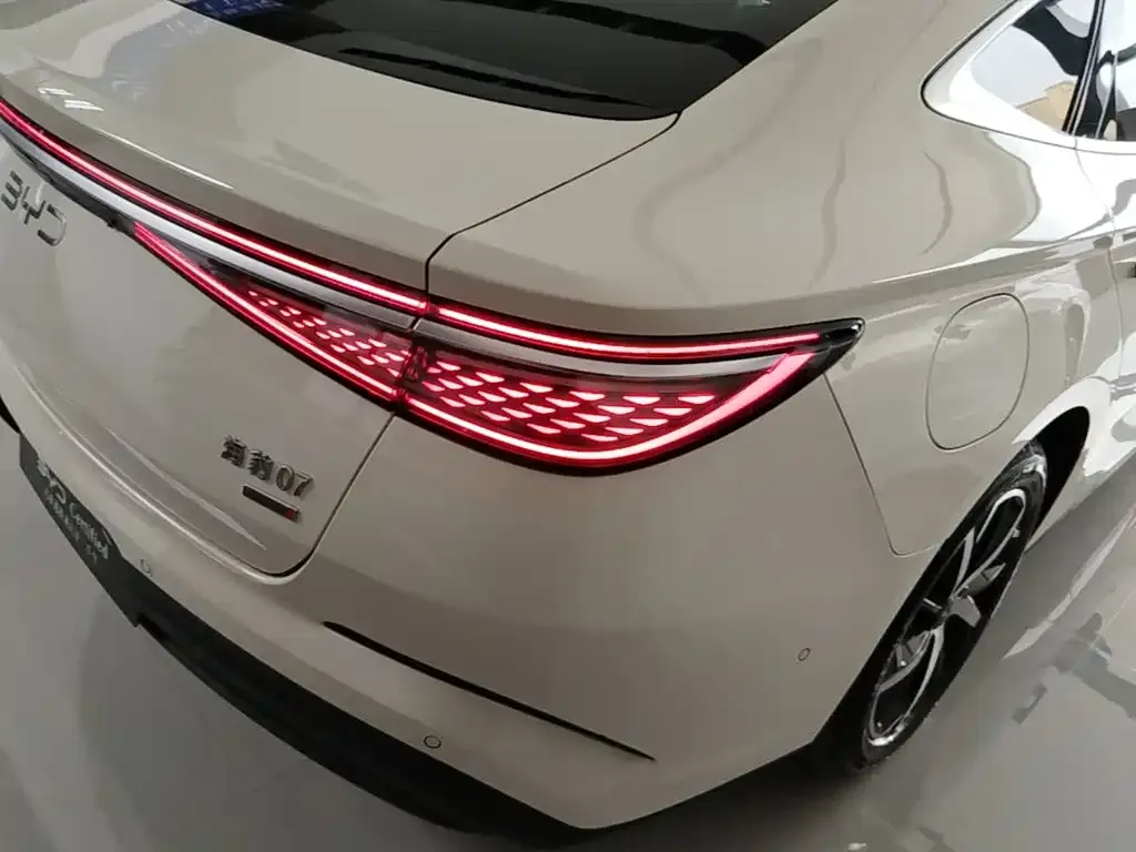 BYD Seal 07 DM-i — фото 9