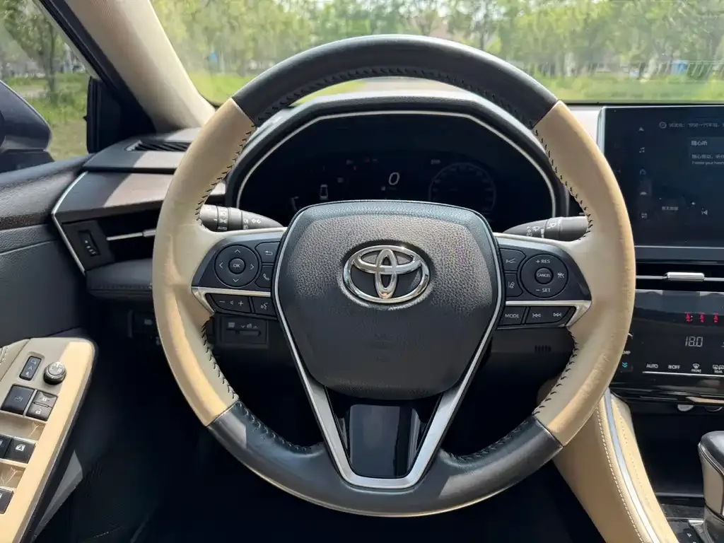 Toyota Avalon — фото 2