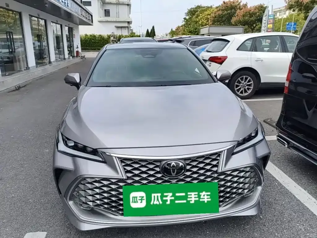 Toyota Avalon — фото 1