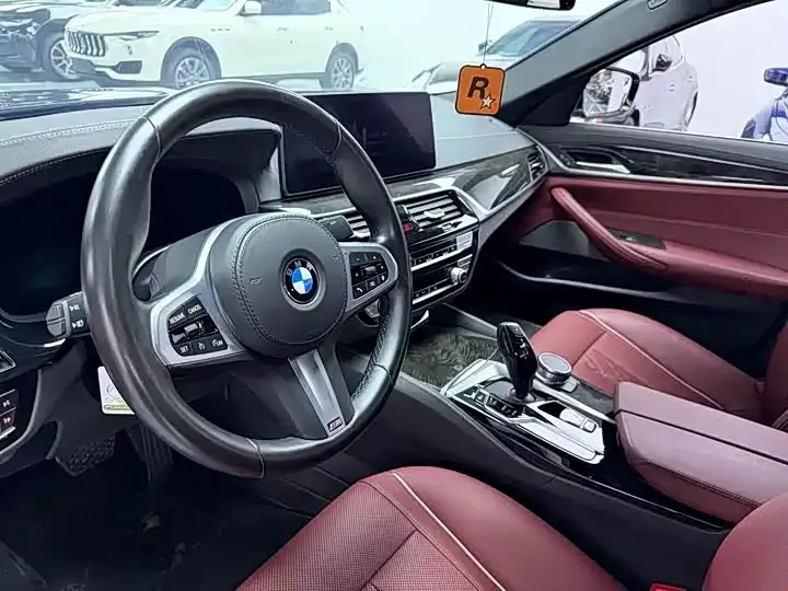 BMW 5 Series — фото 9