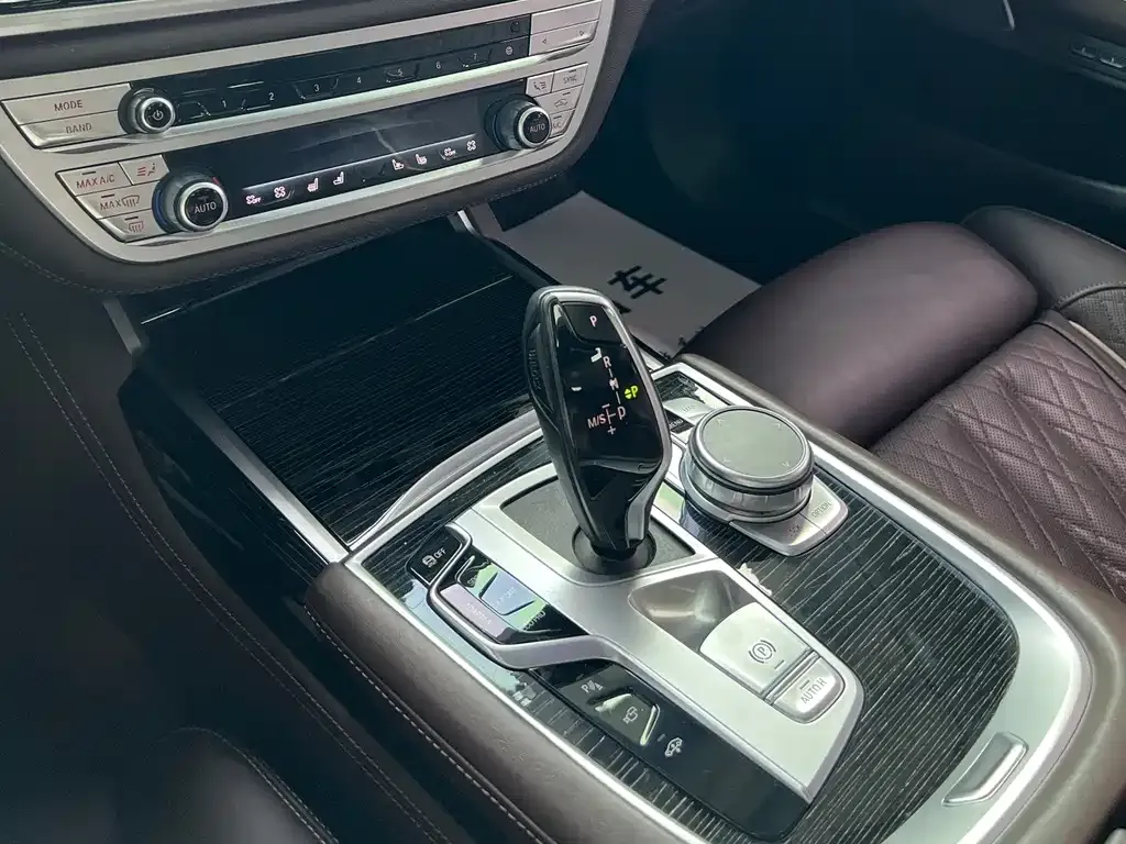 BMW 7 Series — фото 4