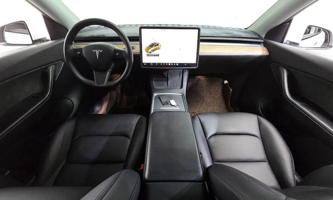 Tesla Model Y — фото 9