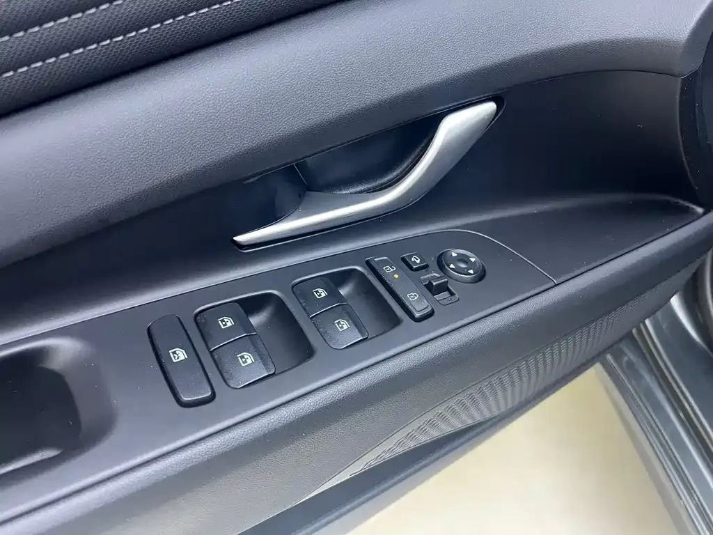 Hyundai Elantra — фото 3