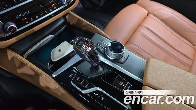 BMW 5-Series — фото 10