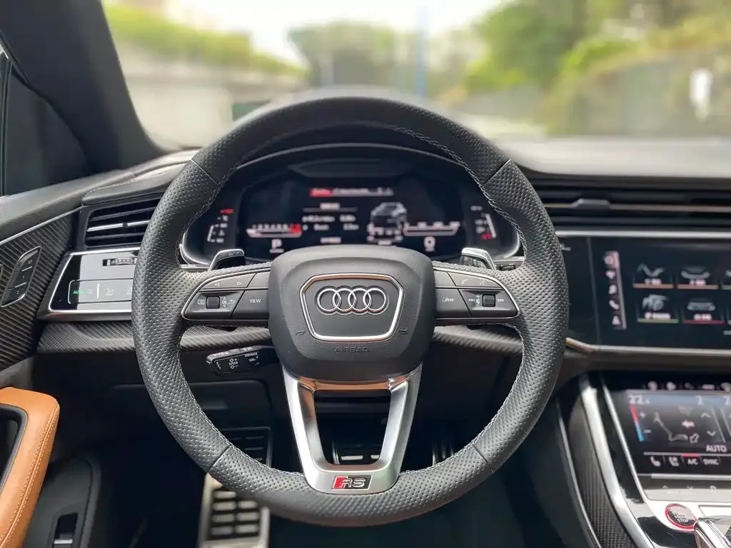 Audi RS Q8 — фото 3