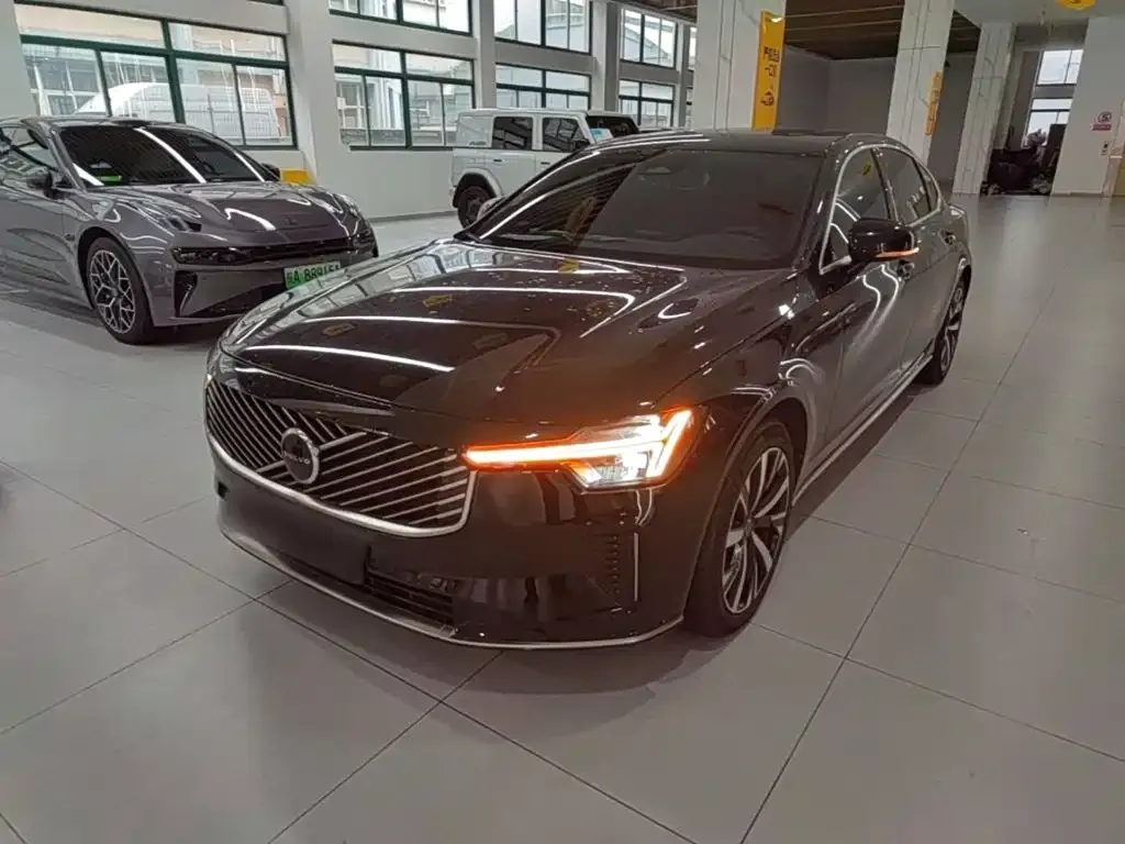 Volvo S90 — фото 1