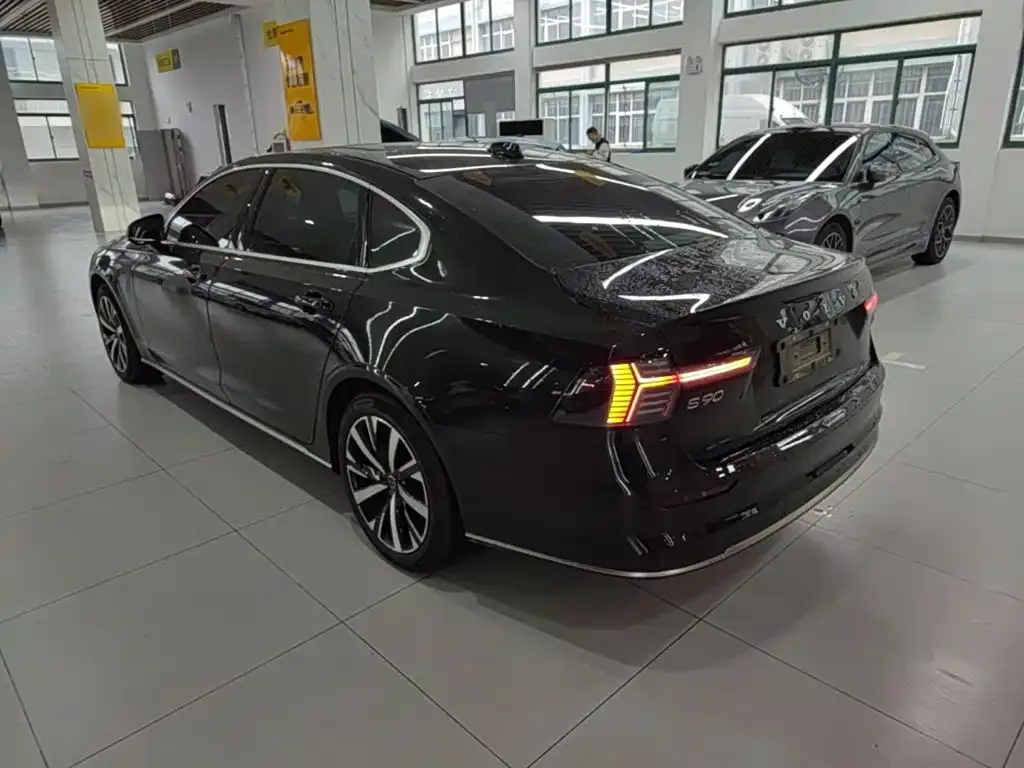 Volvo S90 — фото 9