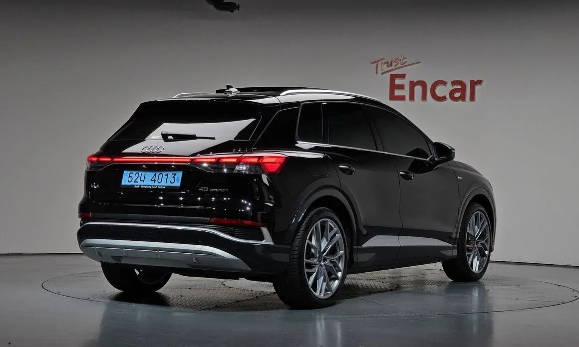 Audi Q4 e-tron — фото 6