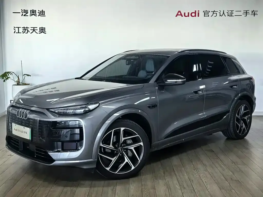 Audi Q6L e-tron — фото 1