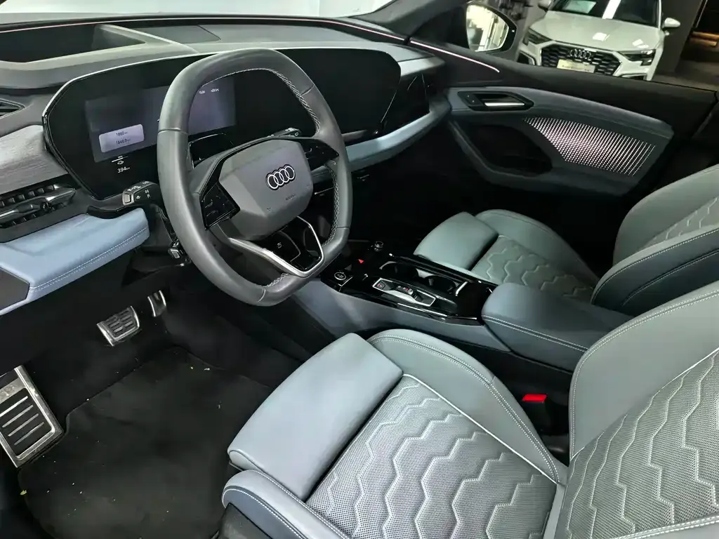 Audi Q6L e-tron — фото 8