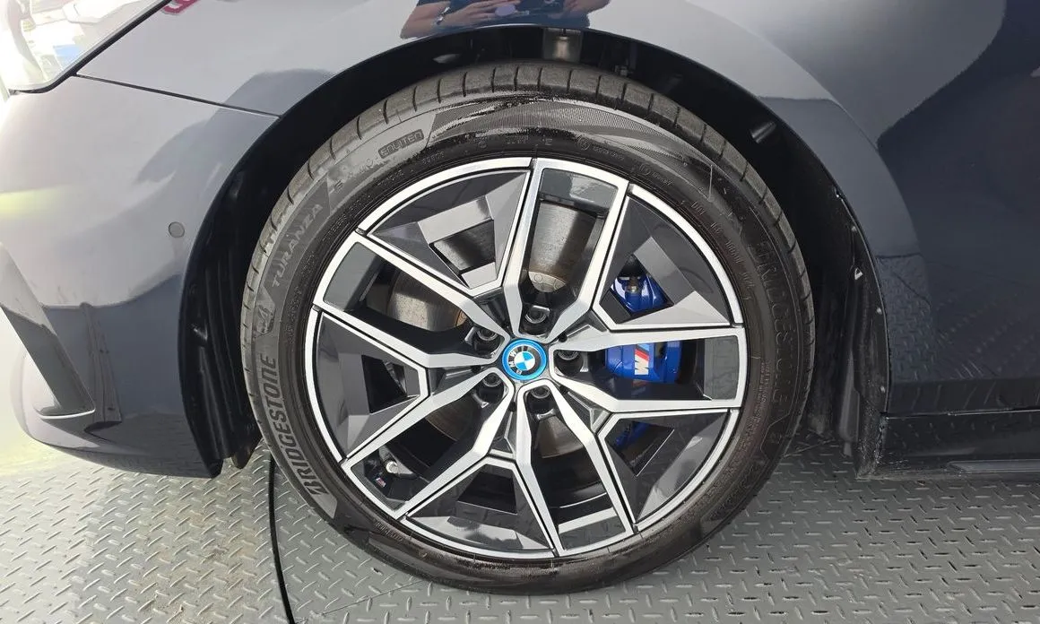 BMW i5 — фото 9