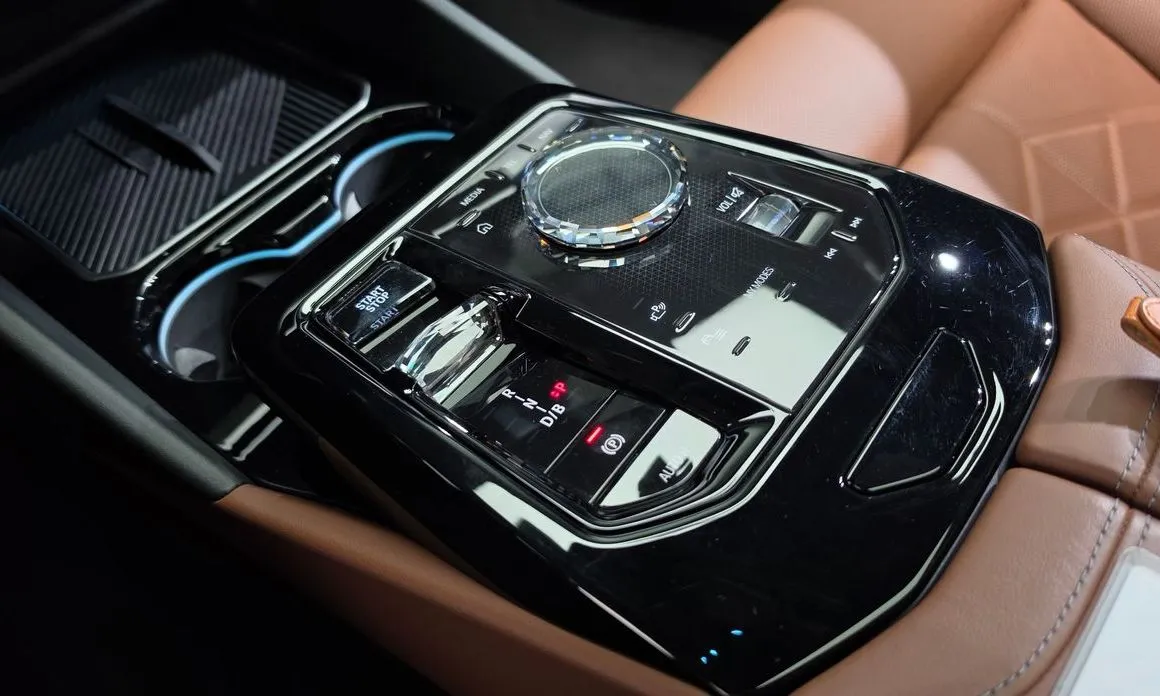 BMW i5 — фото 4