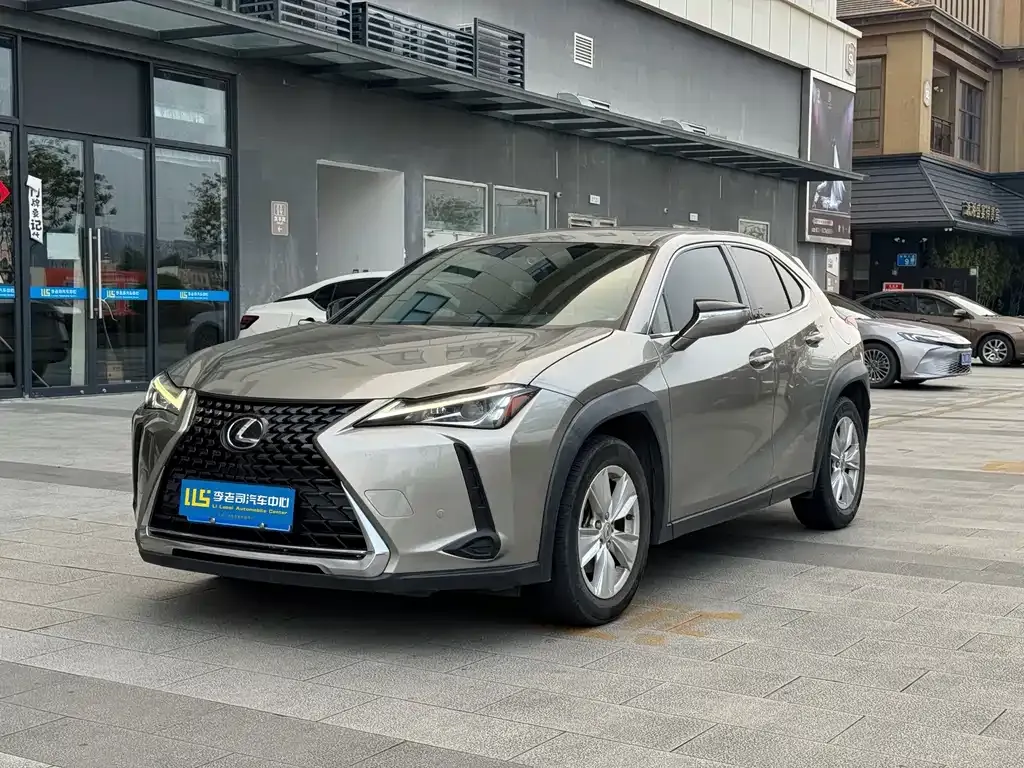 Lexus UX — фото 1