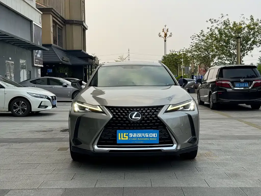 Lexus UX — фото 10