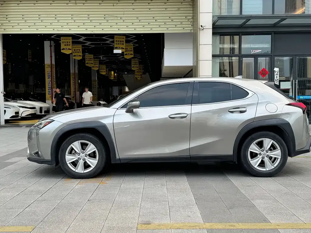 Lexus UX — фото 7