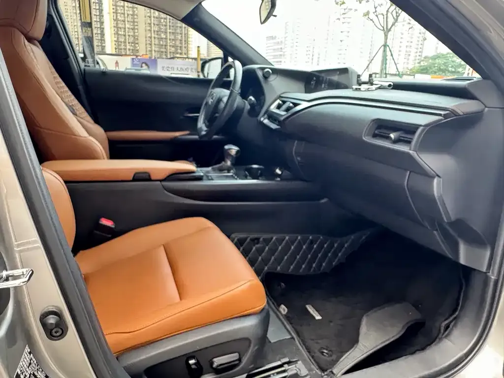 Lexus UX — фото 3