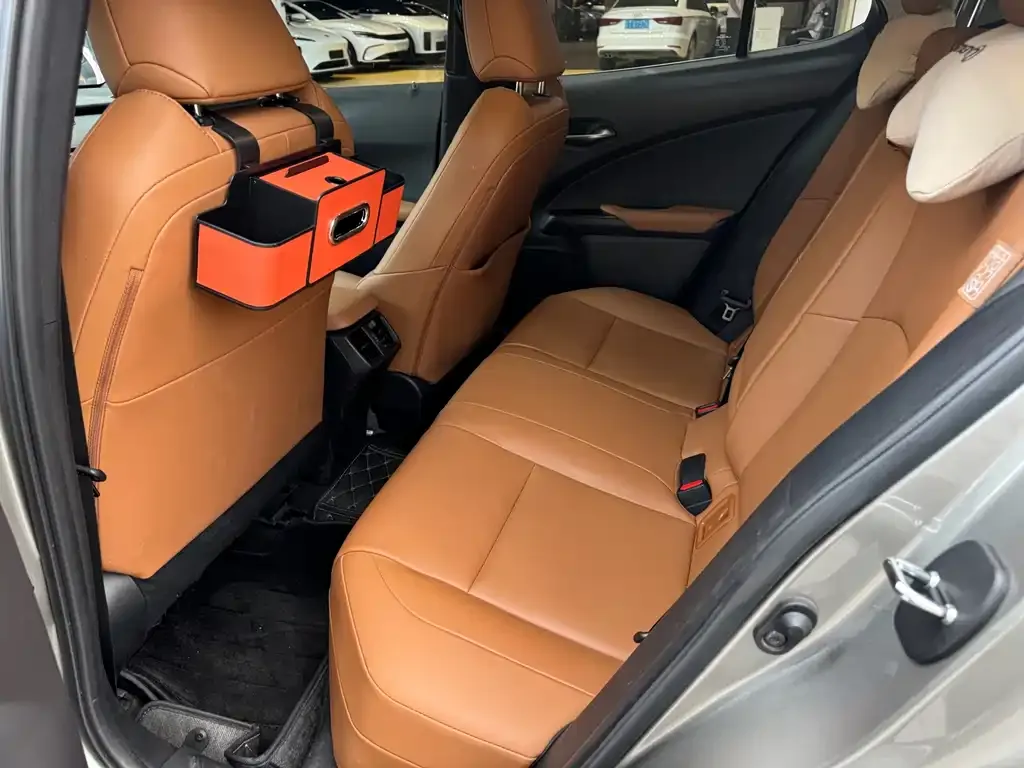 Lexus UX — фото 4