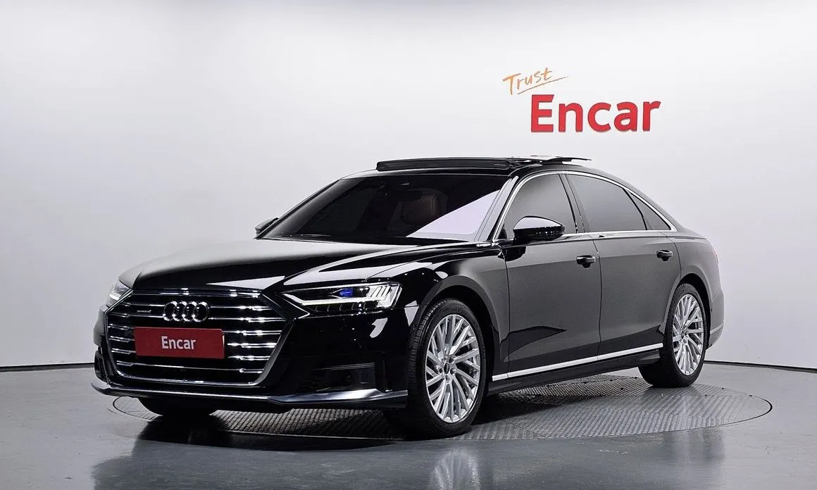 Audi A8 — фото 1