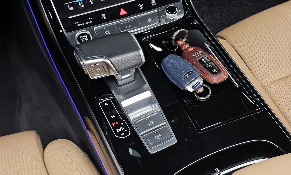 Audi A8 — фото 10