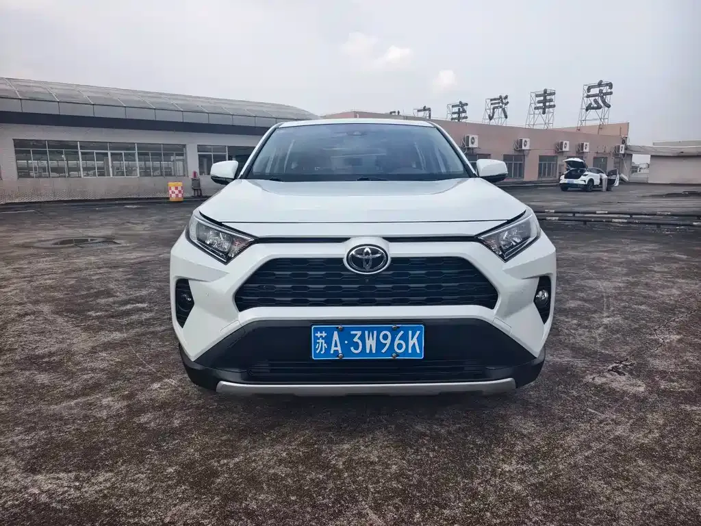 Toyota RAV4 — фото 6
