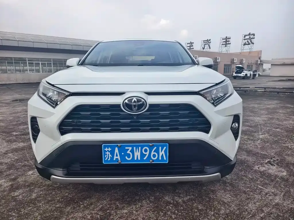 Toyota RAV4 — фото 4