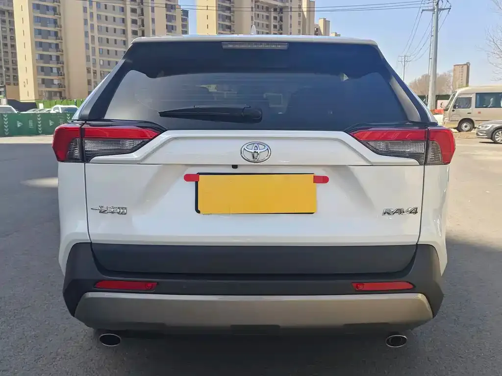 Toyota RAV4 — фото 6