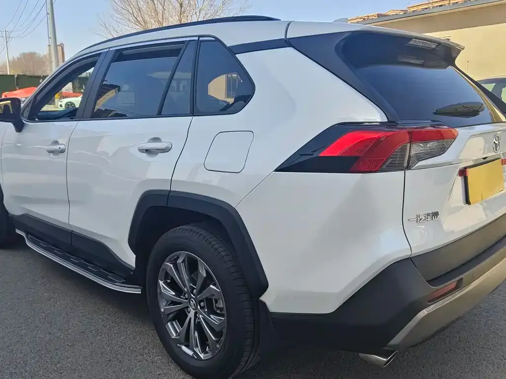 Toyota RAV4 — фото 5