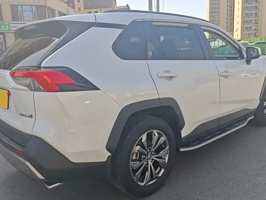 Toyota RAV4 — фото 4