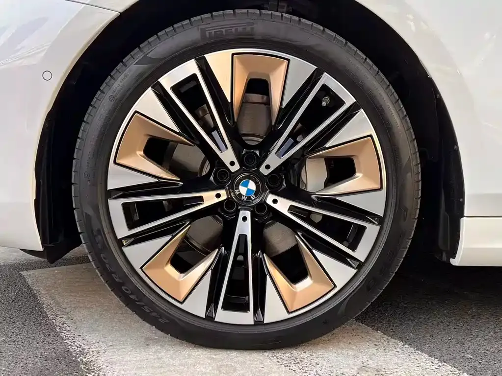BMW 5 Series — фото 5