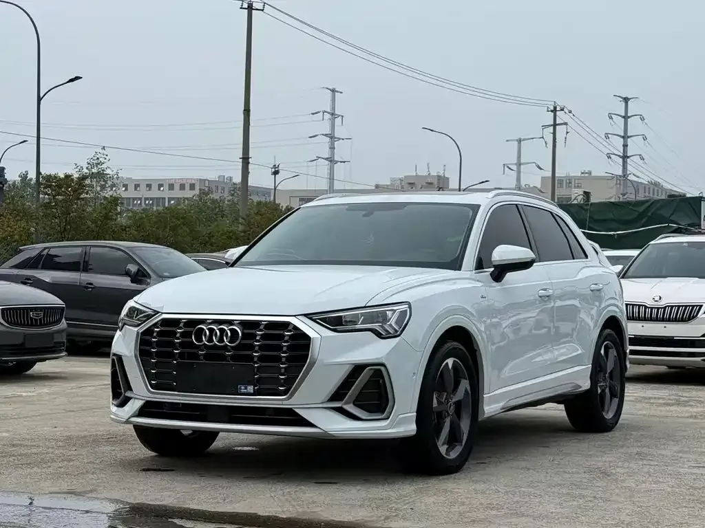 Audi Q3 — фото 1