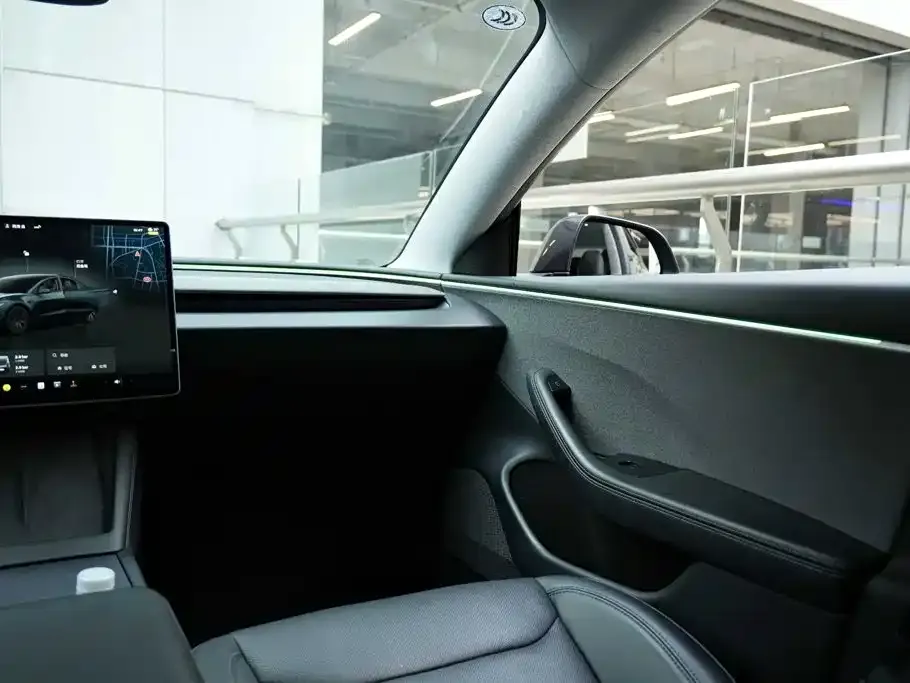 Tesla Model 3 — фото 10
