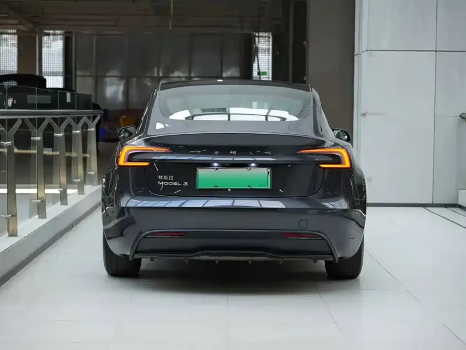 Tesla Model 3 — фото 4