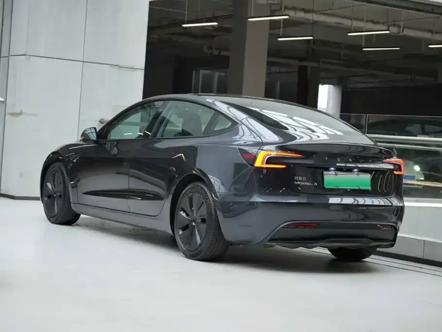 Tesla Model 3 — фото 9