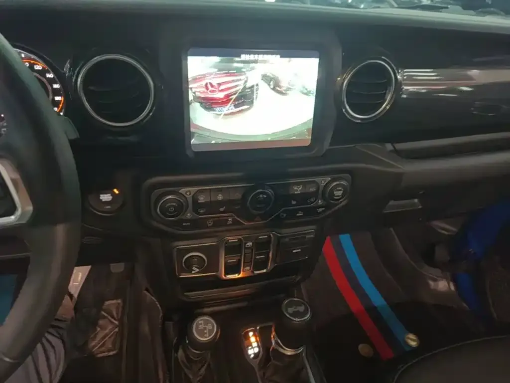 Jeep Wrangler — фото 10